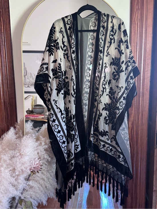 Other - Velvet Detail Floral Fringe Kimono